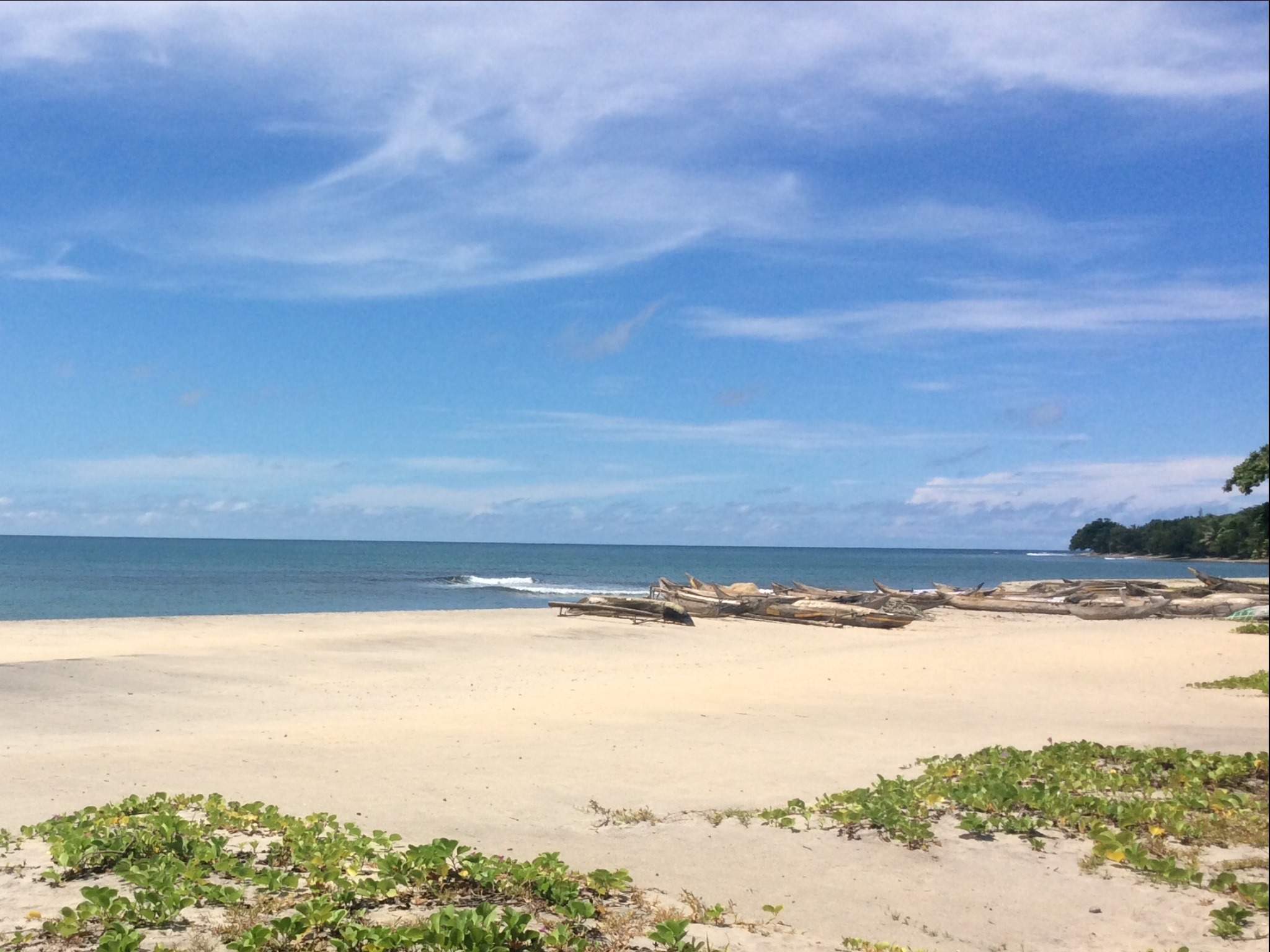Beach-where-fishermen-pull-up-their-canoes
