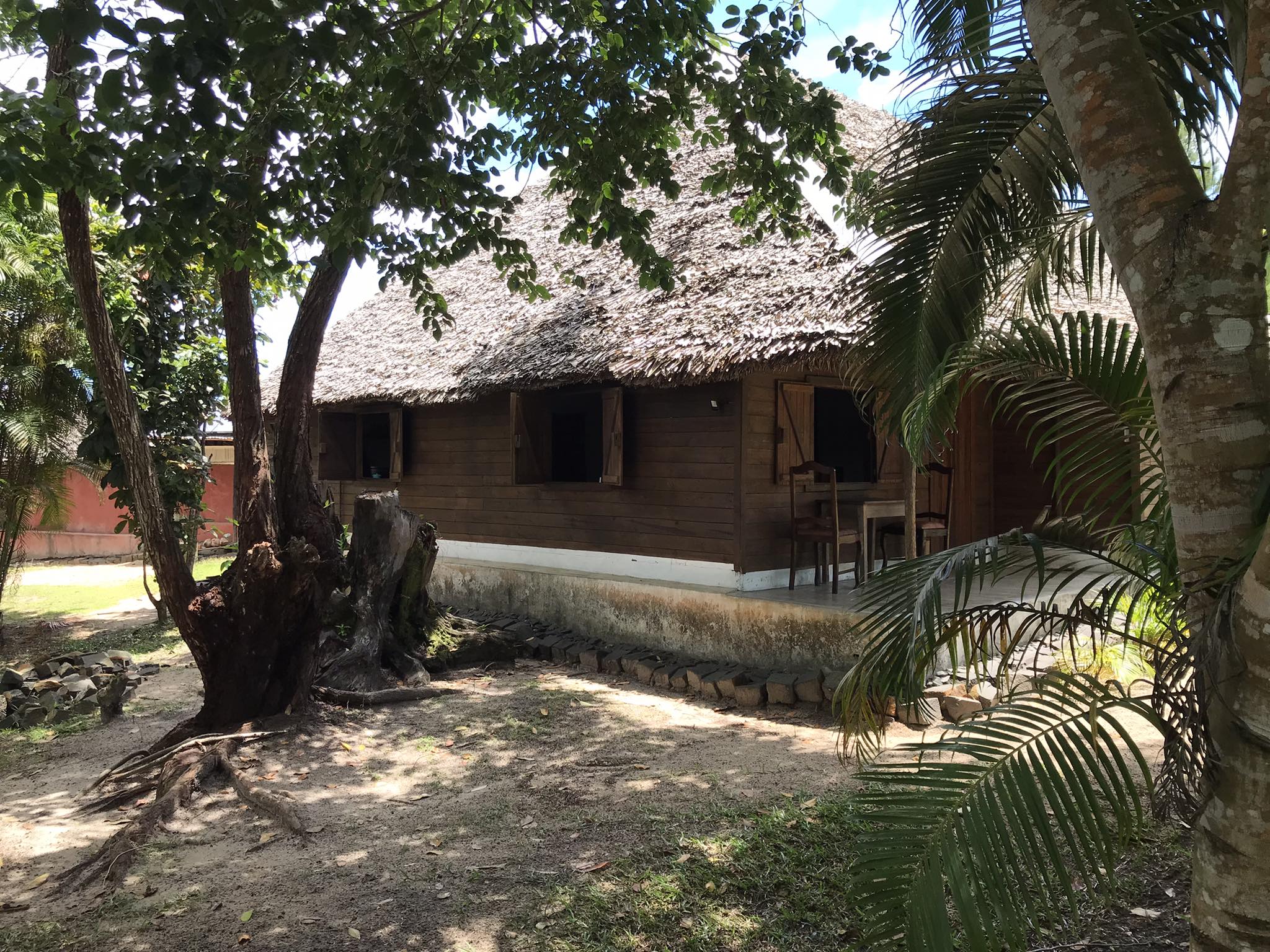 Bungalow-seen-from-the-side