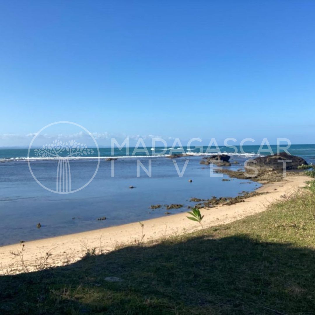 beachfront fenerive est 2789 watermarked 1 Magnifique et paisible propriété en bord de mer près de Fenerive Est, Madagascar