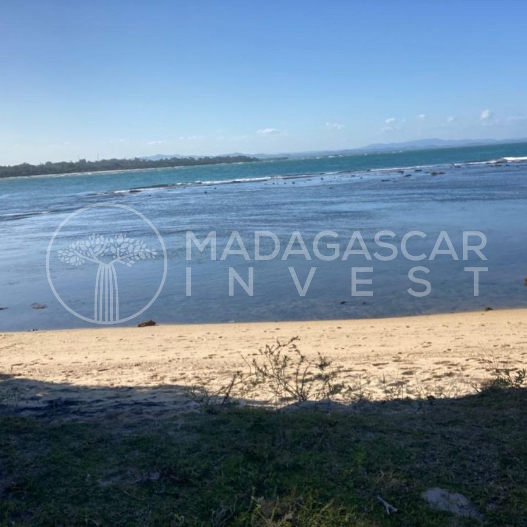 beachfront fenerive est 2789 watermarked 5 Magnifique et paisible propriété en bord de mer près de Fenerive Est, Madagascar